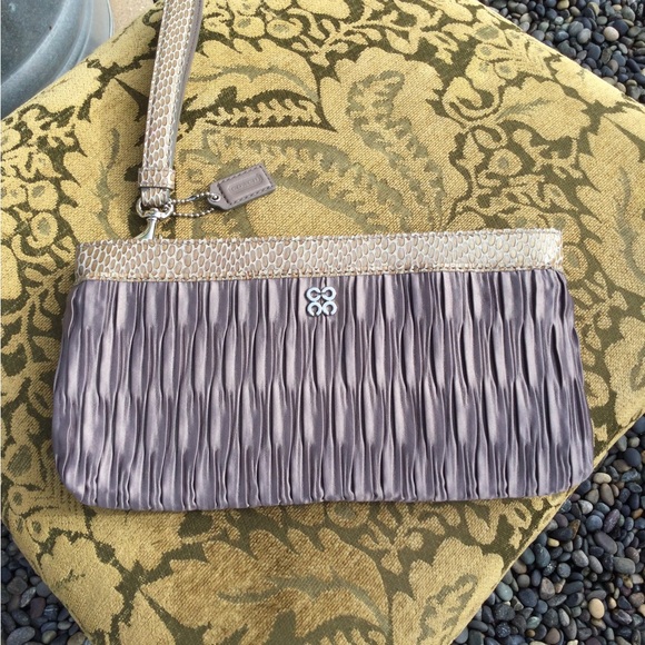 Coach NWOT Clutch Purse - Picture 1 of 10